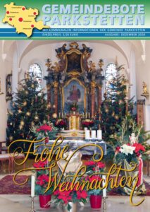 Altar in der Kirche, beschmückt mit zwei Christbäumen links und rechts, Weihnachtlich dekoriert